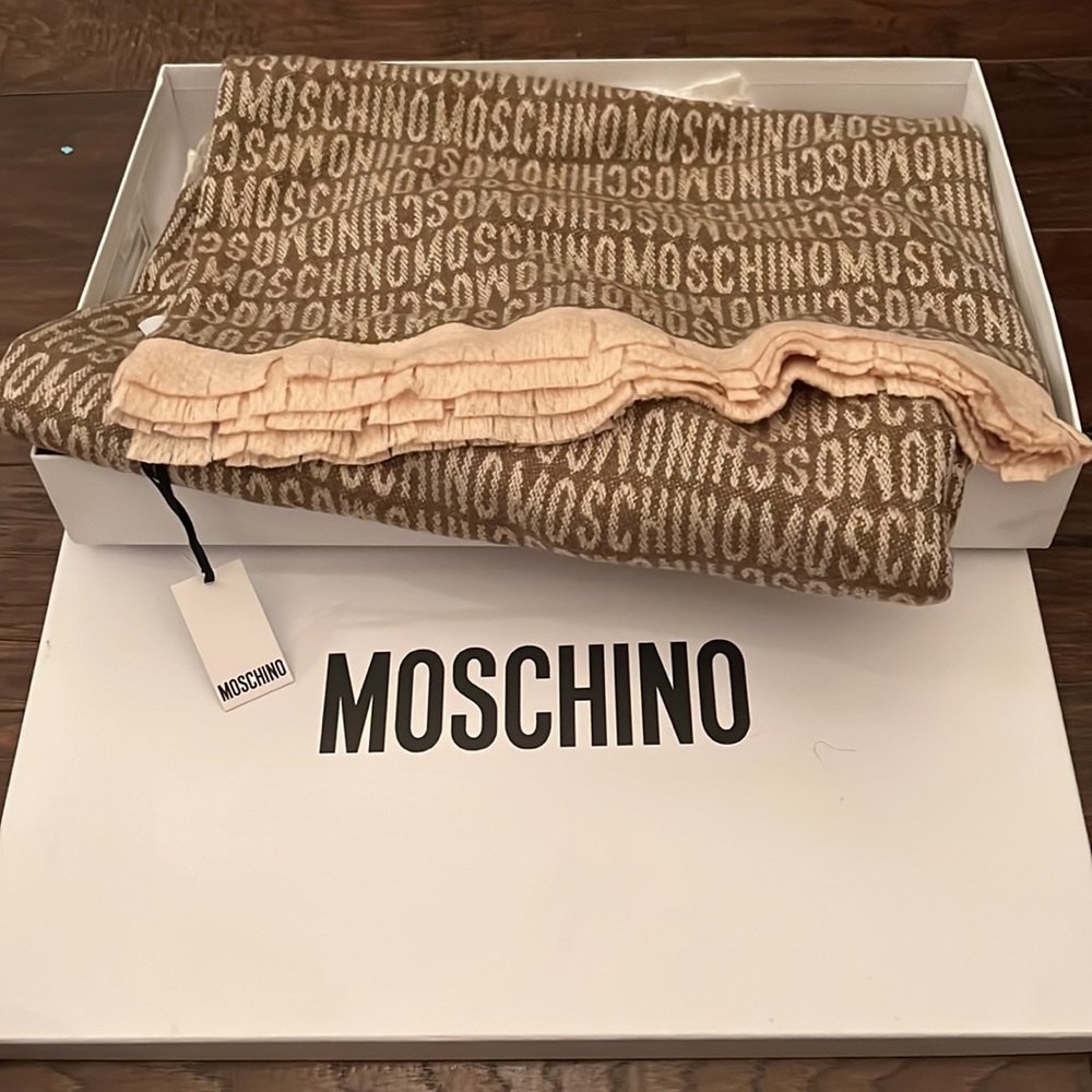 NEW NWT Moschino logo 100 Wool tan Blanket - Picture 2 of 5